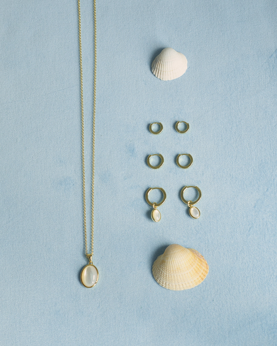 Oval Pendant - Mother of Pearl