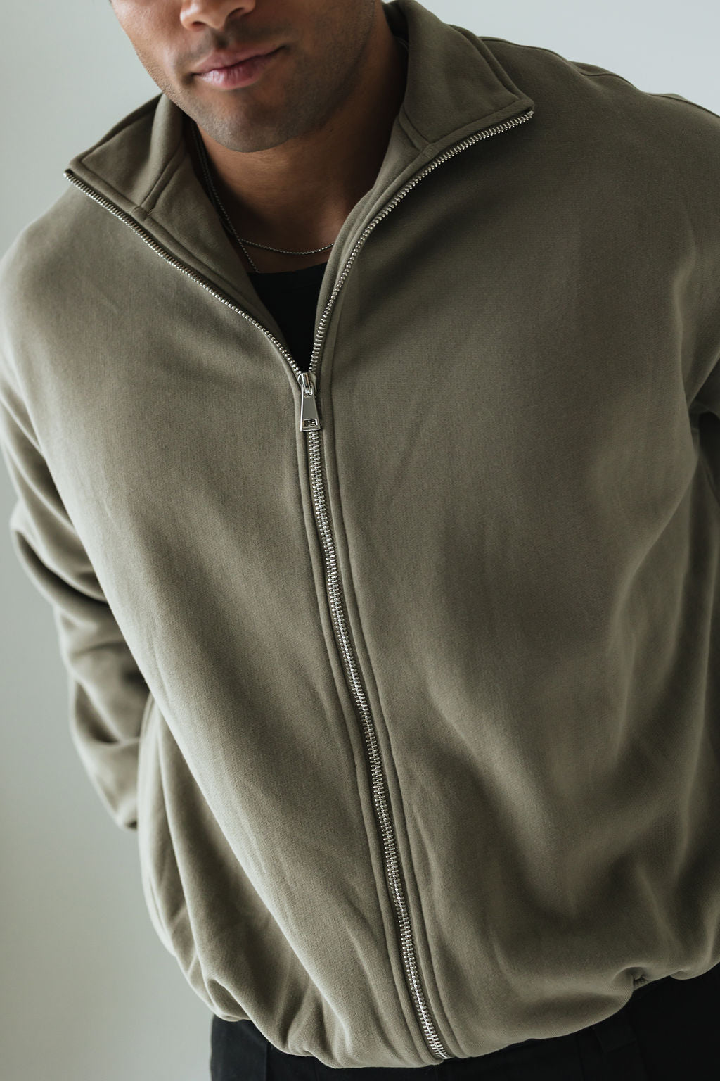 Theo • Sage comfort
