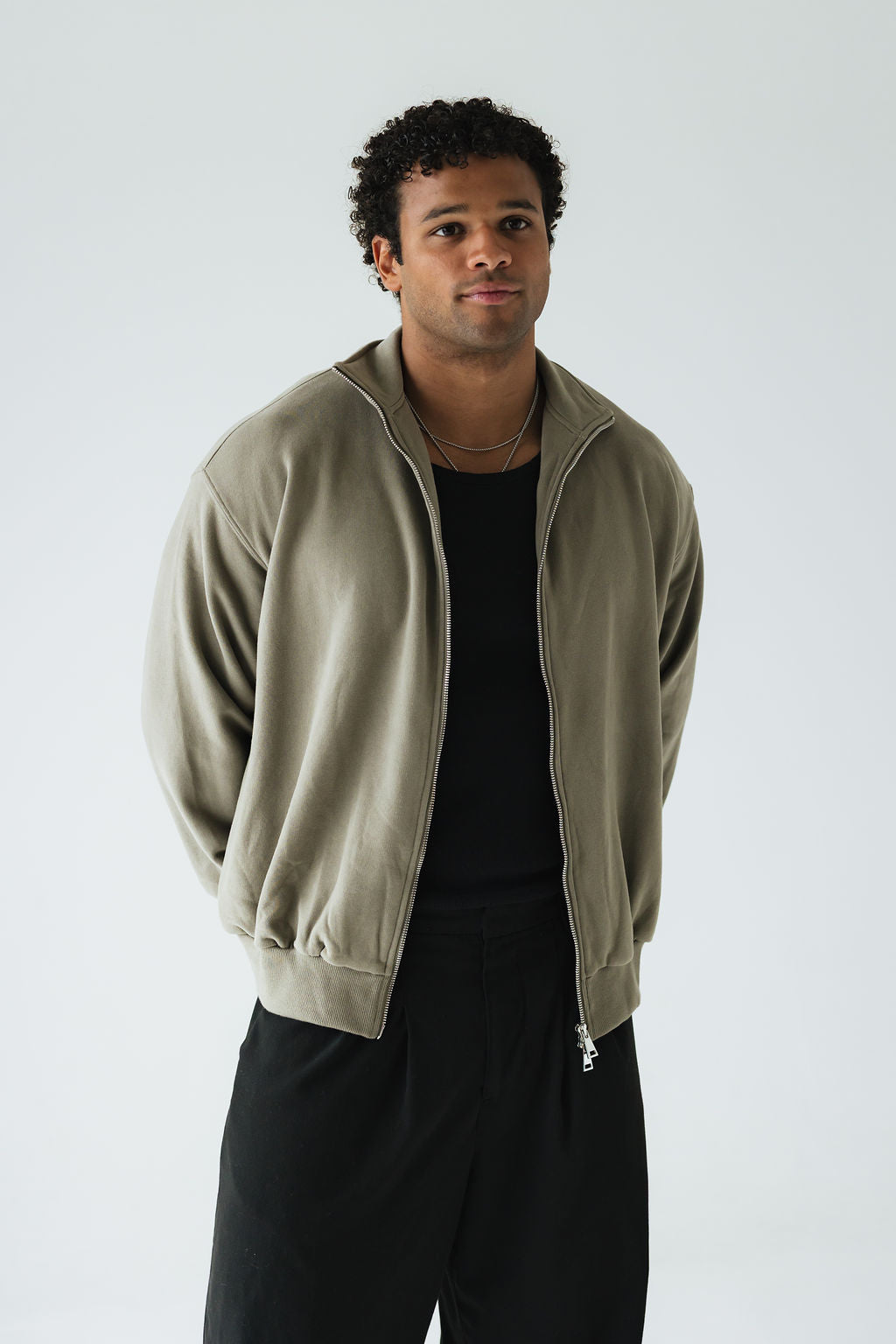 Theo • Sage comfort