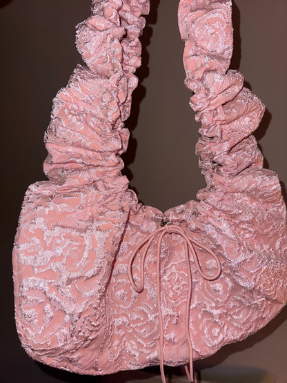 May • Hliðartaska