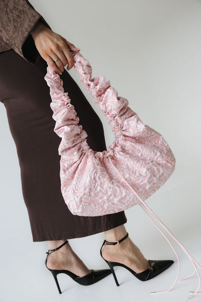 May • Hliðartaska