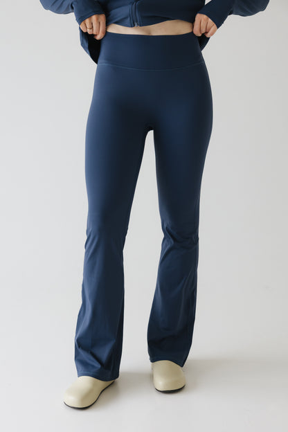 Útvíðar / Regular • Sage Active